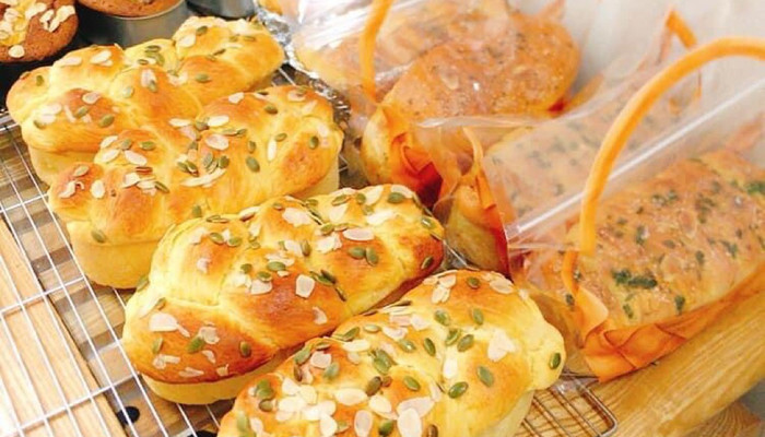 Tiệm Bánh Hoa Piones - Bánh Bò, Bánh Chuối & Bánh Mì