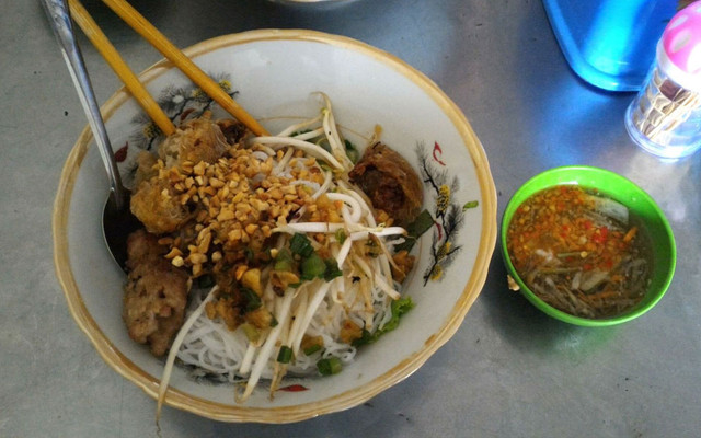 Bún Thịt Nướng - Phạm Văn Chí