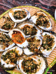 Hào nuong mở hành và hào nướng sate