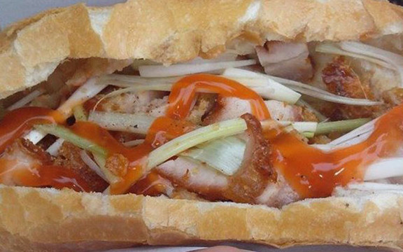 Bánh Mì Heo Quay Thúy