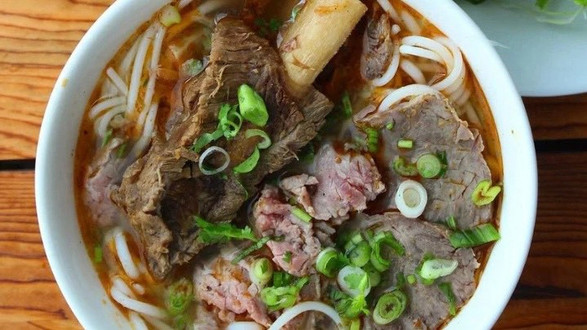 Bún Bò Huế Mạ Tôi - Lẩu Sườn Bò - 333 Nguyễn Văn Linh