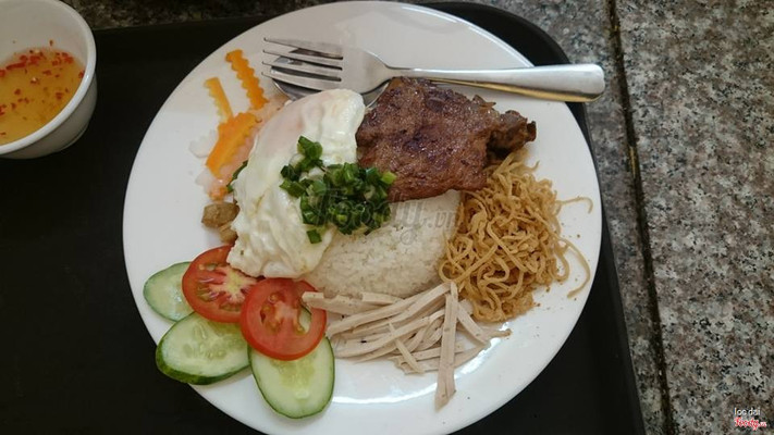 Cơm tấm sườn bì chả