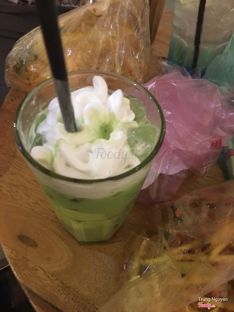 Matcha Latte , cái kia là bánh tráng mình mua bên ngoài ^^