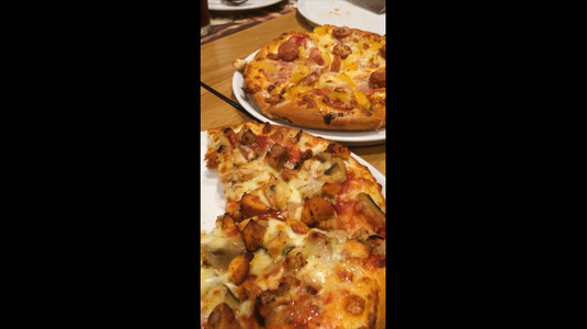 Thứ 4: Mua 1 pizza tặng 1 pizza 😍