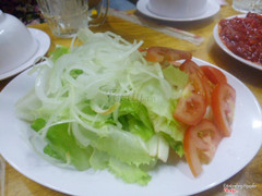 Salad dầu giấm dùng kèm