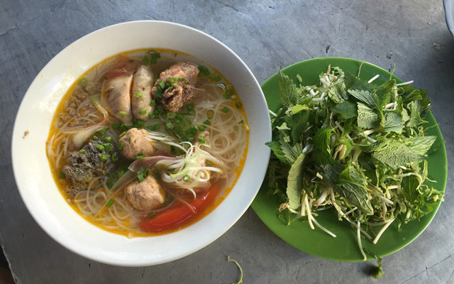 Bún Riêu Lan