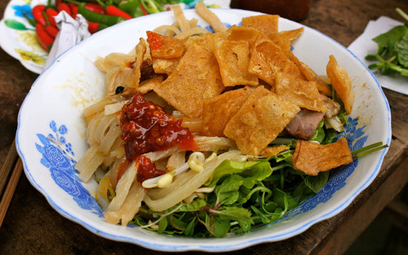 Hoa - Cao Lầu & Bún Thịt Nướng