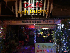 Cafe Ánh Dương - 634 Vũ Văn Hiếu, Hà Tu, Hạ Long. Có phòng hát. Lịch sử quán hơn 10 năm. Âm thanh hát cực hay nên mở hơn 10 năm rồi mà vẫn đông khách ạ. Mọi người qua ủng hộ nha ^^ ĐT 01655569968