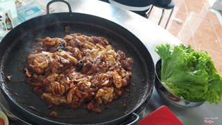 Gà xào bắp cải size nhỏ 300k