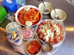 Chưa bao giờ làm mình thất vọng, đặt bàn nhanh, được giảm 15% nên cực vui :)) nhân viên thân thiện, quán không đông nên khá thoải mái. Sẽ quay lại <3