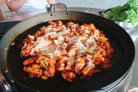 Gà xào bắp cải + phô mai + tok