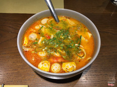 Tomyum quá ngọt béo nước dừa. Ngán muốn chết. Toàn nấm với nấm. Ai bị dị ứng nấm coi chừng sùi bọt mép