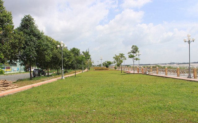 Công Viên Bờ Kè Sông Hậu