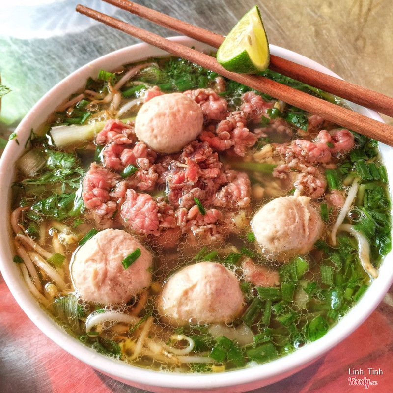 Bún bò tái