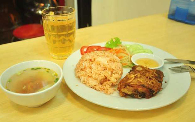 Cơm Chiên Dương Châu & Cơm Gà Xối Mỡ