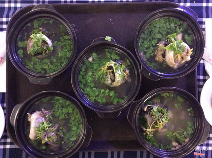 Mắt cá ngừ hầm tiêu xanh