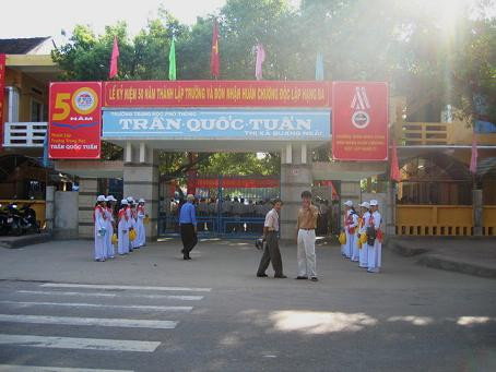 Trường THPT Trần Quốc Tuấn