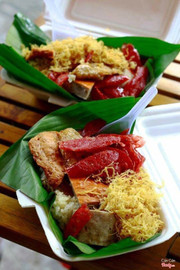 Xôi là món ăn sáng ngon và no lâu của nền ẩm thực Vietnam.  Biến tấu với món “Xôi chả cá” lạ miệng, thơm ngon khó cưỡng 🤤 💰 Giá chỉ 25k/phần to oạch ăn đến trưa vẫn còn no. ———————— #bepcuaCun 0965927166  Ship tận nơi nè. #steamedglutinousrice