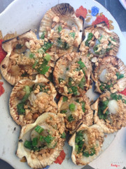 Sò điệp nướng mỡ hành 30k/dĩa