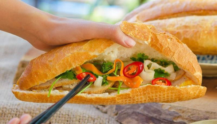 Bánh Mì Cô Thắm Sài Gòn - Chợ Con