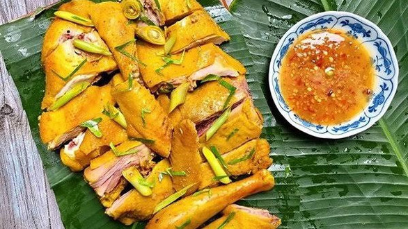 Bà Bơ - Gà Ủ Muối Hoa Tiêu & Gà Vườn Nướng Than