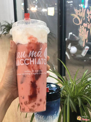 Trà sữa dâu macchiato