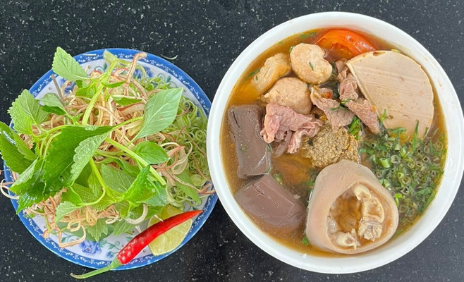 Bún Riêu Thảo Quyên - Nguyễn Thành Phương