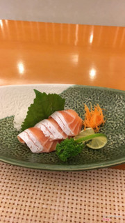 sashimi bụng cá hồi