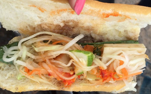 Bánh Mì Xe Đẩy - Tomnup Rolork Road