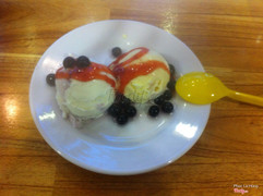 Kem ngon, nhiều mùi vị để lựa chọn. Giá lại mềm. Nhất định sẽ ghé thường xuyên. Có combo trái cây cà rem nhìn hấp dẫn nhưng chưa thử 😊😊