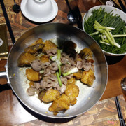 Đĩa chả cá trước khi xào