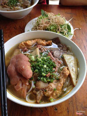 Bún bò đặc biệt