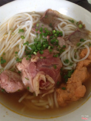 Bún bò giò nạc