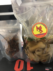 Gói khô heo quà tặng bên cạnh nì ❤️😋