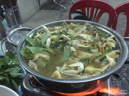 Lẩu Gà Lá É