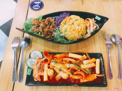 Cơm bò sốt cay + Tokbokki