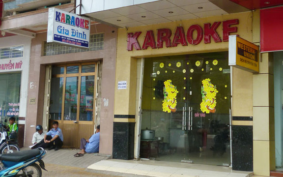 Gia Đình Karaoke