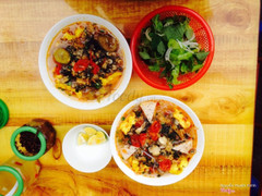 Bún ốc riêu cua ở đây lần đầu tiên mình ăn,khá ngon lại rẻ nữa.Bác chủ quán lại nhiệt tình,quán cũng sạch sẽ.đầu tiên mình tưởng đắt ai ngờ rẻ 25k 1 bát thôi nha 