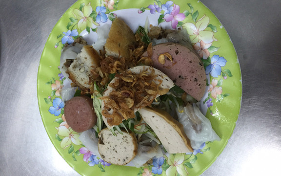 Cô Phượng - Bánh Cuốn