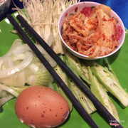 Kimchi và nấm kim châm