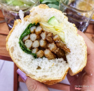 Bánh mì chả giò cá