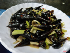 Ốc đinh đen
