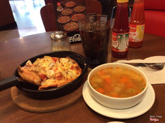 Pizza kèm canh súp