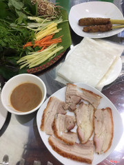 Bánh tráng cuốn thịt heo