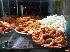 tôm,  chả cua, trứng cút