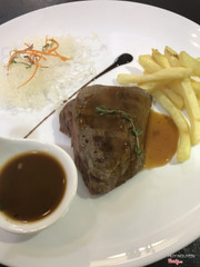 Steak siêu ngon! Mình ăn medium rare! Súp kem nấm rất ngon!