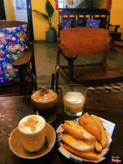 Cà phê trứng, cacao bông, bánh mì kem