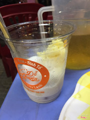 kem xôi ở đây dở kinh khủng- ngọt lịm . mình cứ nghĩ như kem xôi thanh hằng. gọi ra ăn dc 2-3 muỗng. hên có 10k chứ mắc hơn tiếc lòi mắt