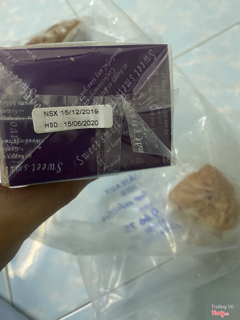 Hôm nay ngày 25/4 mình đặt bánh mà cửa hàng giao cho mình bánh từ tháng 12 năm ngoái. Bánh để lâu nên ăn bị hôi và không ra gì. Sẽ k bao h quay lại