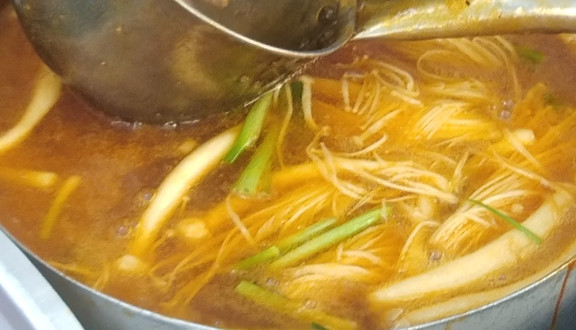 CÔ HAI - Bánh Canh Nước Đỏ